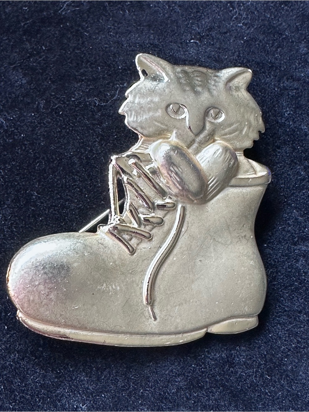 508- Vtge AJC  Gold Cat-in-Boot brooch